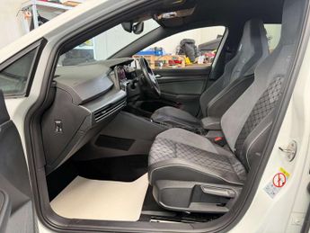 VOLKSWAGEN GOLF 1.5 Golf R-Line eTSI Semi-Auto 5dr