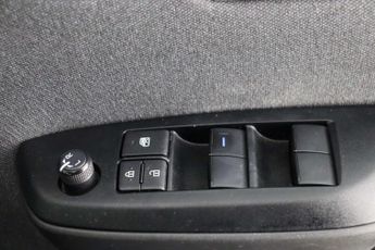 Toyota Yaris Cross 1.5 VVT-h Design SUV 5dr Petrol Hybrid E-CVT Euro 6 (s/s) (116 p