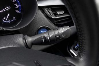 TOYOTA C-HR 1.8 VVT-h Design SUV 5dr Petrol Hybrid CVT Euro 6 (s/s) (122 ps)