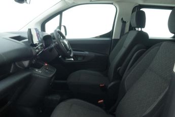 VAUXHALL Combo Life Electric 52kWh Design XL MPV 5dr Electric Auto (11kW Charger) (136 ps)
