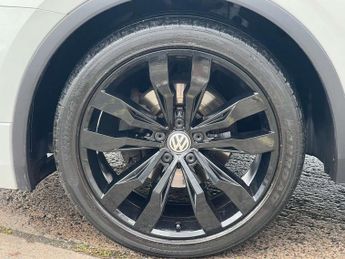 VOLKSWAGEN TIGUAN 2.0 Tiguan R-Line TDI BlueMotion Technology Semi-Automatic 5dr -