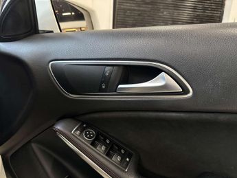 Mercedes-Benz GLA 1.6 GLA 200 AMG Line Auto 5dr