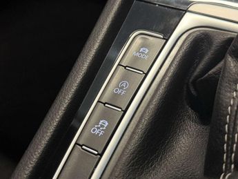 Volkswagen GOLF 2.0 Golf R TSi 4Motion Semi-Auto 4WD 5dr
