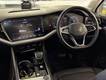 VOLKSWAGEN TOUAREG 3.0 Touareg V6 SEL Tech TDI Auto 4WD 5dr