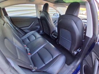 TESLA MODEL 3 Model 3 Standard Range + 4dr