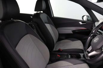 Volkswagen ID.3 Pro Performance 58kWh Life Hatchback 5dr Electric Auto (204 ps)
