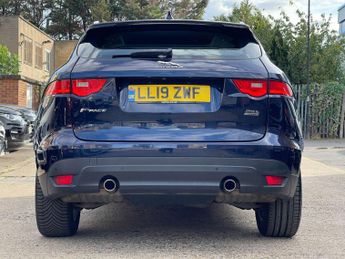 Jaguar F-PACE 2.0 P250i Portfolio SUV 5dr Petrol Auto AWD Euro 6 (s/s) (250 ps