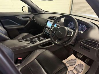 JAGUAR F-PACE 2.0 F-PACE Chequered Flag AWD D Auto 4WD 5dr