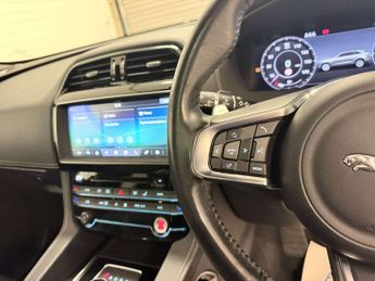 JAGUAR F-PACE 2.0 F-PACE Chequered Flag AWD D Auto 4WD 5dr