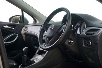 VAUXHALL ASTRA 1.4i Turbo Tech Line Nav Hatchback 5dr Petrol Manual Euro 6 (125