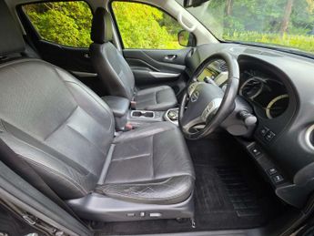 NISSAN NAVARA 2.3 Navara Tekna dCi Auto 4WD 5dr
