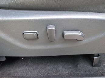 NISSAN NAVARA 2.3 Navara Tekna dCi Auto 4WD 5dr