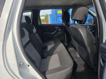 Dacia Duster 1.5 dCi Laureate SUV 5dr Diesel EDC Euro 6 (s/s) (110 ps)