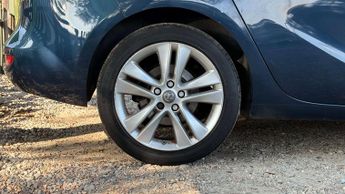 VAUXHALL ZAFIRA TOURER 1.4i Turbo SRi Nav MPV 5dr Petrol Auto Euro 6 (140 ps)