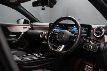 MERCEDES-BENZ A-CLASS 2.0 A 200 AMG Line Executive D A 4dr