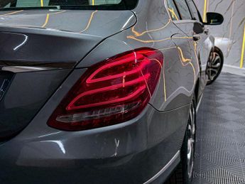 MERCEDES-BENZ C-CLASS 2.0 C200 Sport Auto 4dr