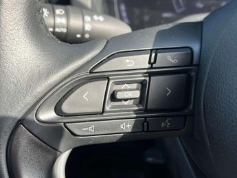 TOYOTA YARIS 1.5 Yaris Design HEV CVT 5dr