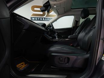 Land Rover Range Rover Evoque 2.0 Range Rover Evoque R-Dynamic HSE D Auto 4WD 5dr