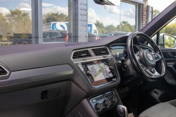 VOLKSWAGEN TIGUAN 2.0 TDI R-Line SUV 5dr Diesel DSG Euro 6 (s/s) (150 ps)