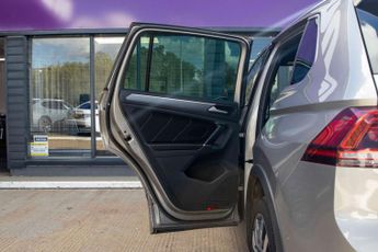 VOLKSWAGEN TIGUAN 2.0 TDI R-Line SUV 5dr Diesel DSG Euro 6 (s/s) (150 ps)