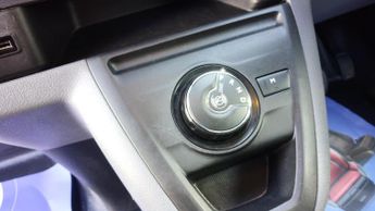 Vauxhall Vivaro 3100 Sportive L2h1 Lwb Automatic With Sat Nav,air Conditioning,p