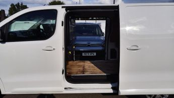 Vauxhall Vivaro 3100 Sportive L2h1 Lwb Automatic With Sat Nav,air Conditioning,p