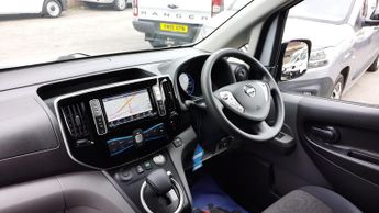 Nissan E-nv200 Tekna 40 Kwh 109bhp In Silver Only 15.000 Miles,sat Nav,air Cond