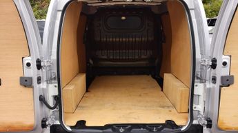 Nissan E-nv200 Tekna 40 Kwh 109bhp In Silver Only 15.000 Miles,sat Nav,air Cond