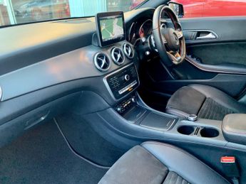 Mercedes Cla Cla 200 Amg Line Night Edition