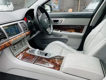 Jaguar Xf 3.0 Premium Luxury XF 3.0 PREMIUM LUXURY Variant