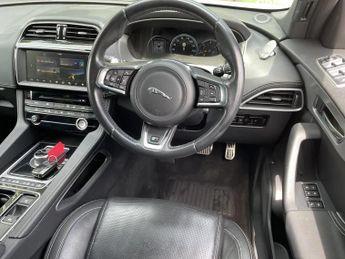 Jaguar F-Pace D 180 AWD R SPORT