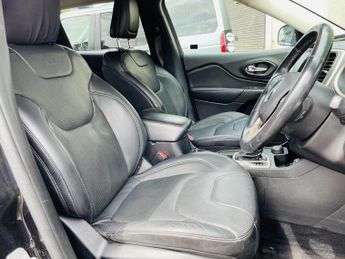 Jeep Cherokee Limited Auto CHEROKEE LIMITED AUTO Variant