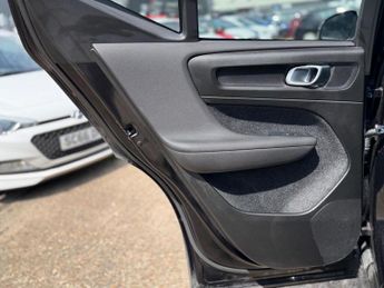 Volvo XC40 SUV (2021 - )