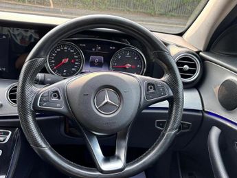 MERCEDES-BENZ E 220 D SE AUTO 