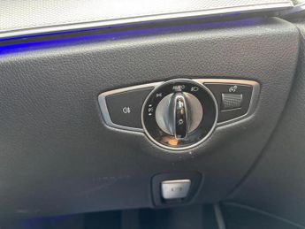 MERCEDES-BENZ E 220 D SE AUTO 