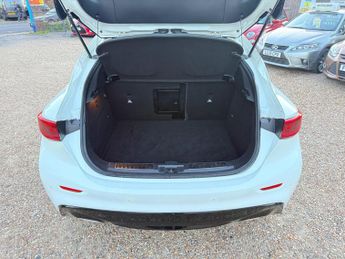 Infiniti Q30 Hatchback (2015 - 2021)