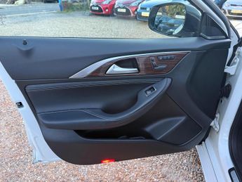 Infiniti Q30 Hatchback (2015 - 2021)