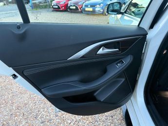 Infiniti Q30 Hatchback (2015 - 2021)