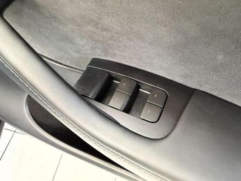 Tesla Model Y SUV (2021 - 2025)