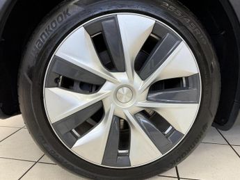 Tesla Model Y SUV (2021 - 2025)