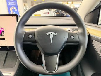Tesla Model Y SUV (2021 - 2025)
