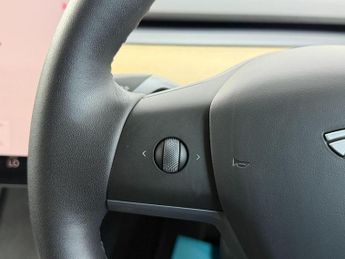 Tesla Model Y SUV (2021 - 2025)