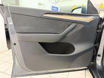 Tesla Model Y SUV (2021 - 2025)