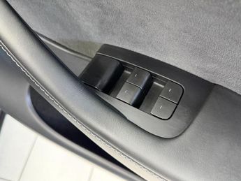 Tesla Model Y SUV (2021 - 2025)