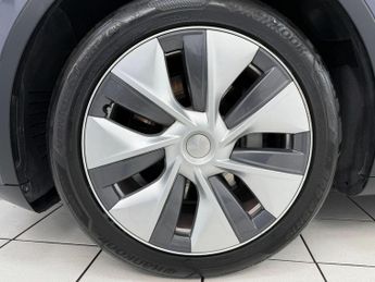 Tesla Model Y SUV (2021 - 2025)