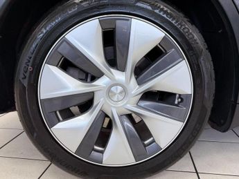 Tesla Model Y SUV (2021 - 2025)
