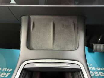 Tesla Model Y SUV (2021 - 2025)