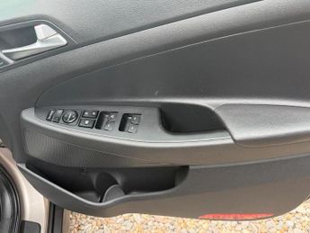 Hyundai TUCSON SUV (2015 - 2018)