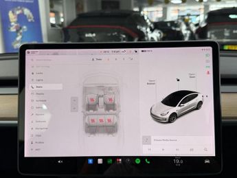 Tesla Model 3 Saloon (2020 - 2023)