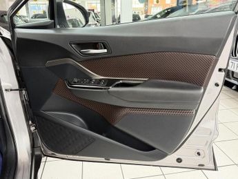 Toyota C-HR SUV (2016 - 2019)